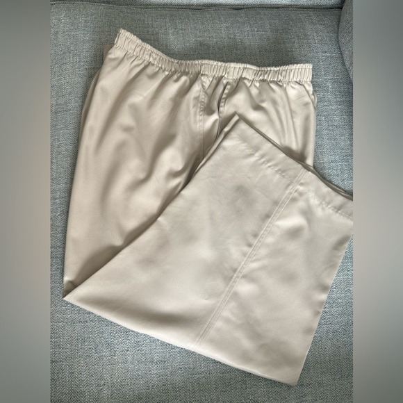 Capris - Picture 2 of 4